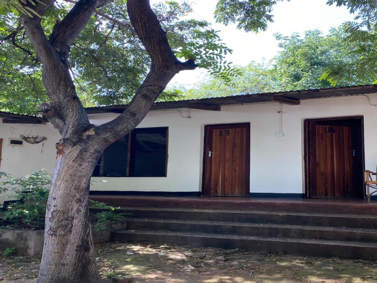 Thumbi View Lodge Cape Maclear Номер фото