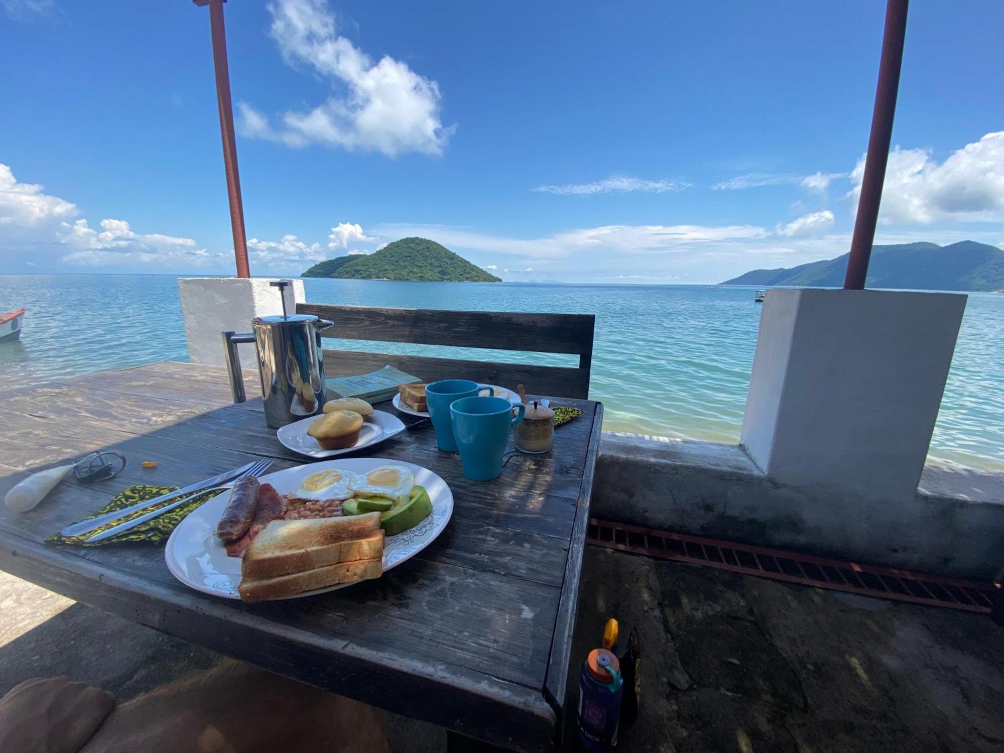 Thumbi View Lodge Cape Maclear Екстер'єр фото