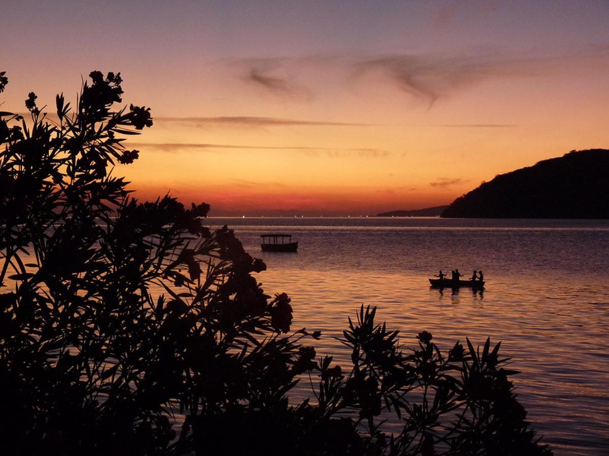 Thumbi View Lodge Cape Maclear Екстер'єр фото